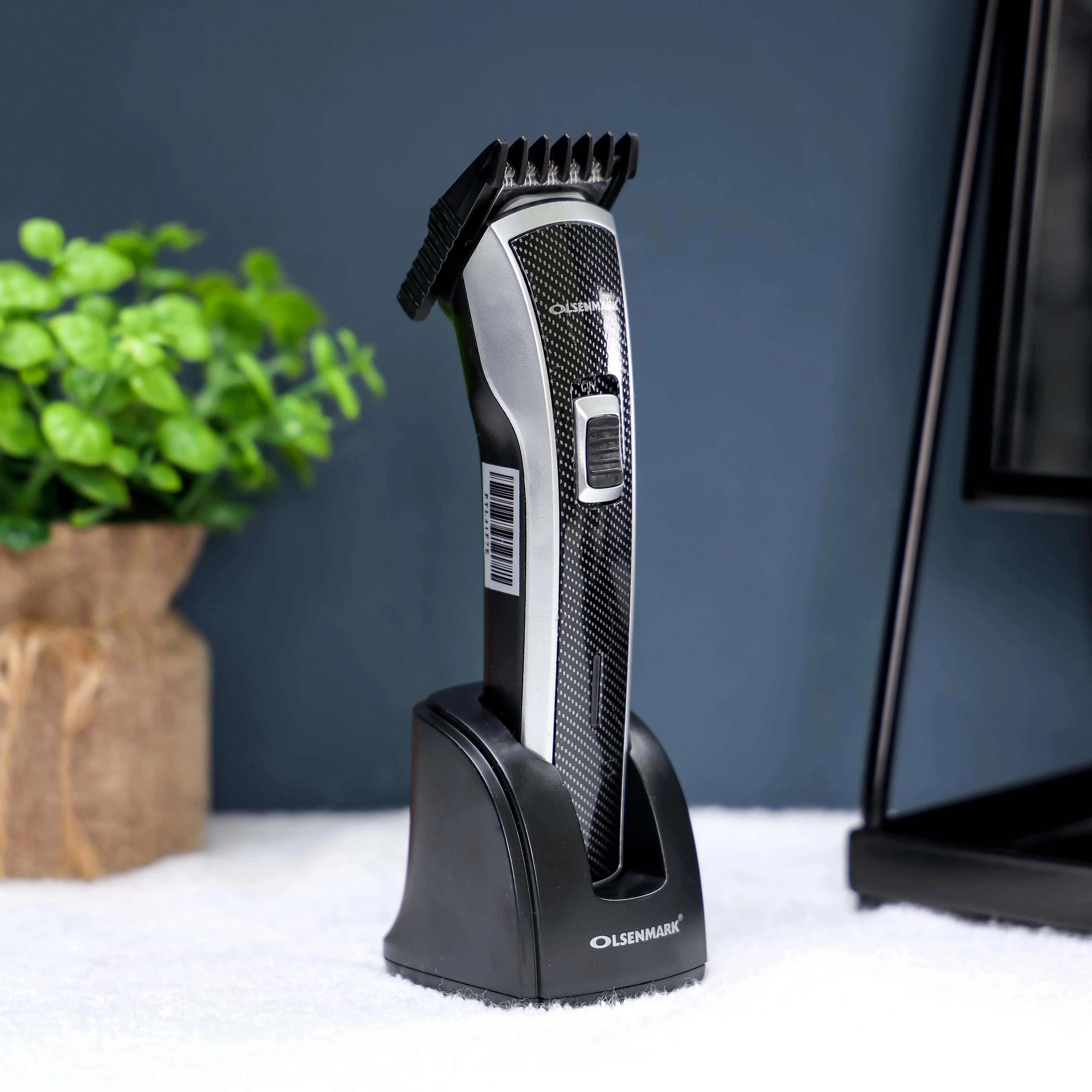 Olsenmark OMTR4041 Rechargeable Hair & Beard Trimmer| stainless steel blades, cordless operation & washable design| charging indicator & precision grooming performance| - Image 2