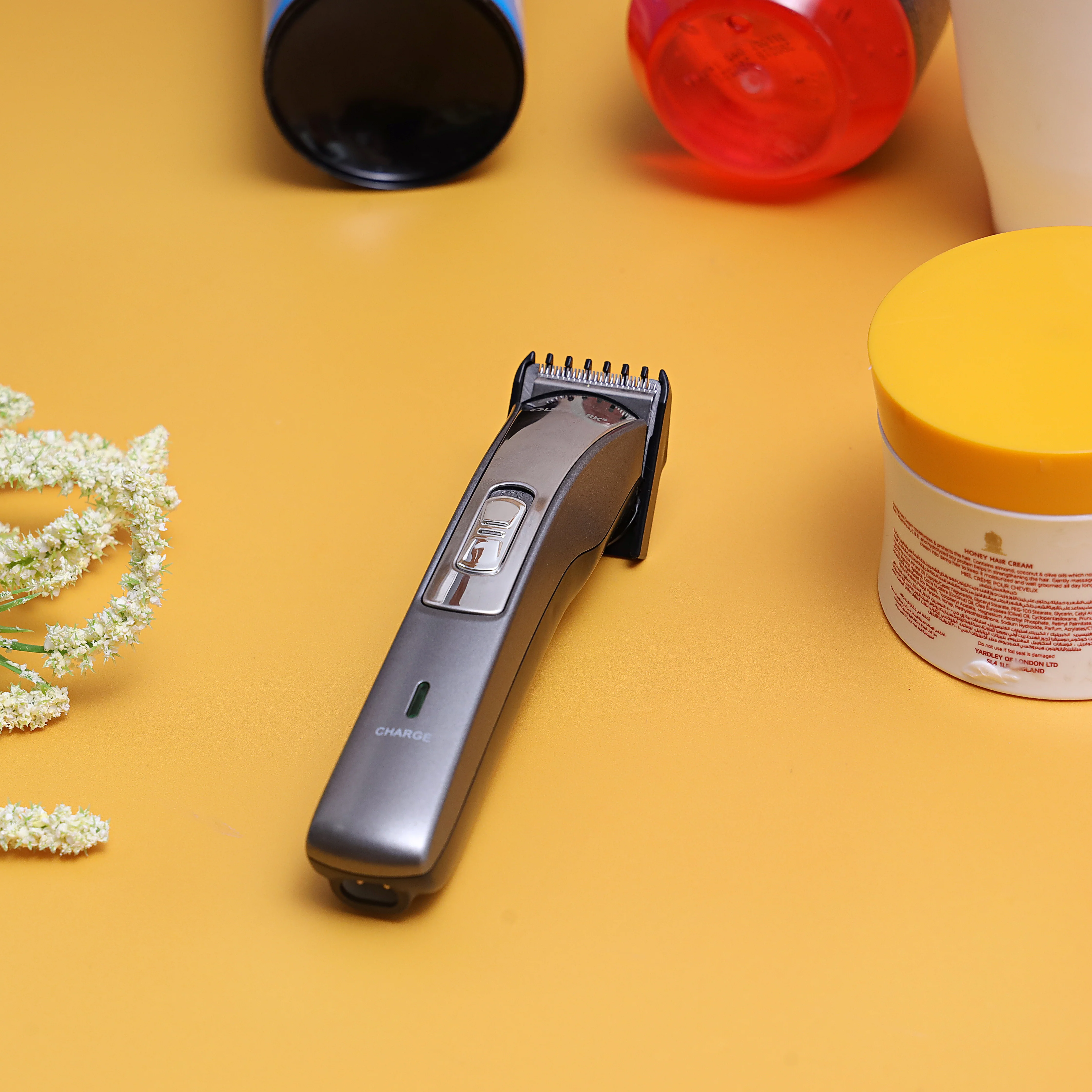 Olsenmark OMTR4061 Rechargeable Hair & Beard Trimmer| 600mAh Ni-Cd battery with stainless steel blade| 30 minutes runtime, charging indicator, and cordless grooming| - Image 2