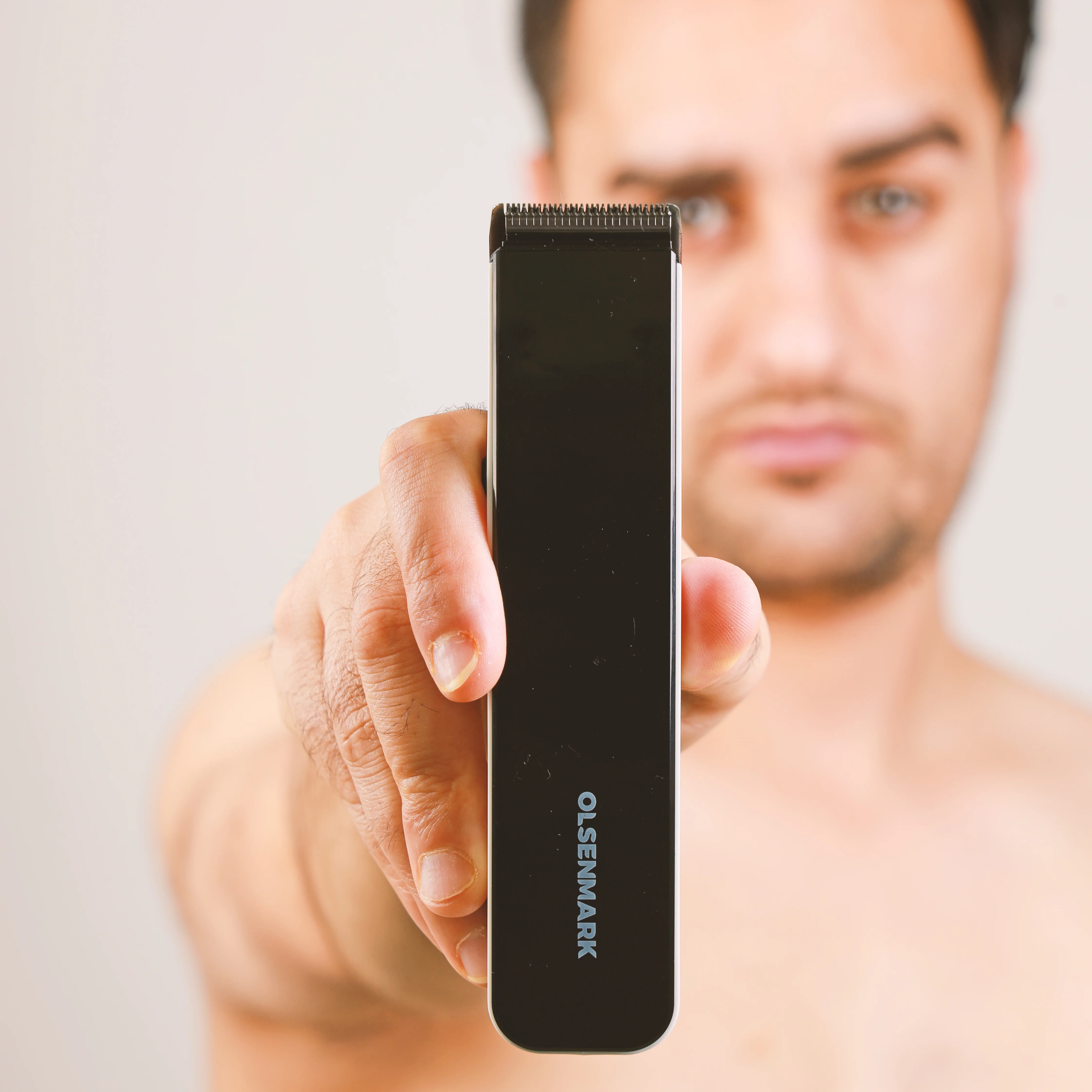 Olsenmark OMTR4084 4 in 1 Grooming Kit| stainless steel blades and 0.25mm precision| dual shaver, nose & ear trimmer, 4 stubble combs, USB charging, 50 min use| - Image 3