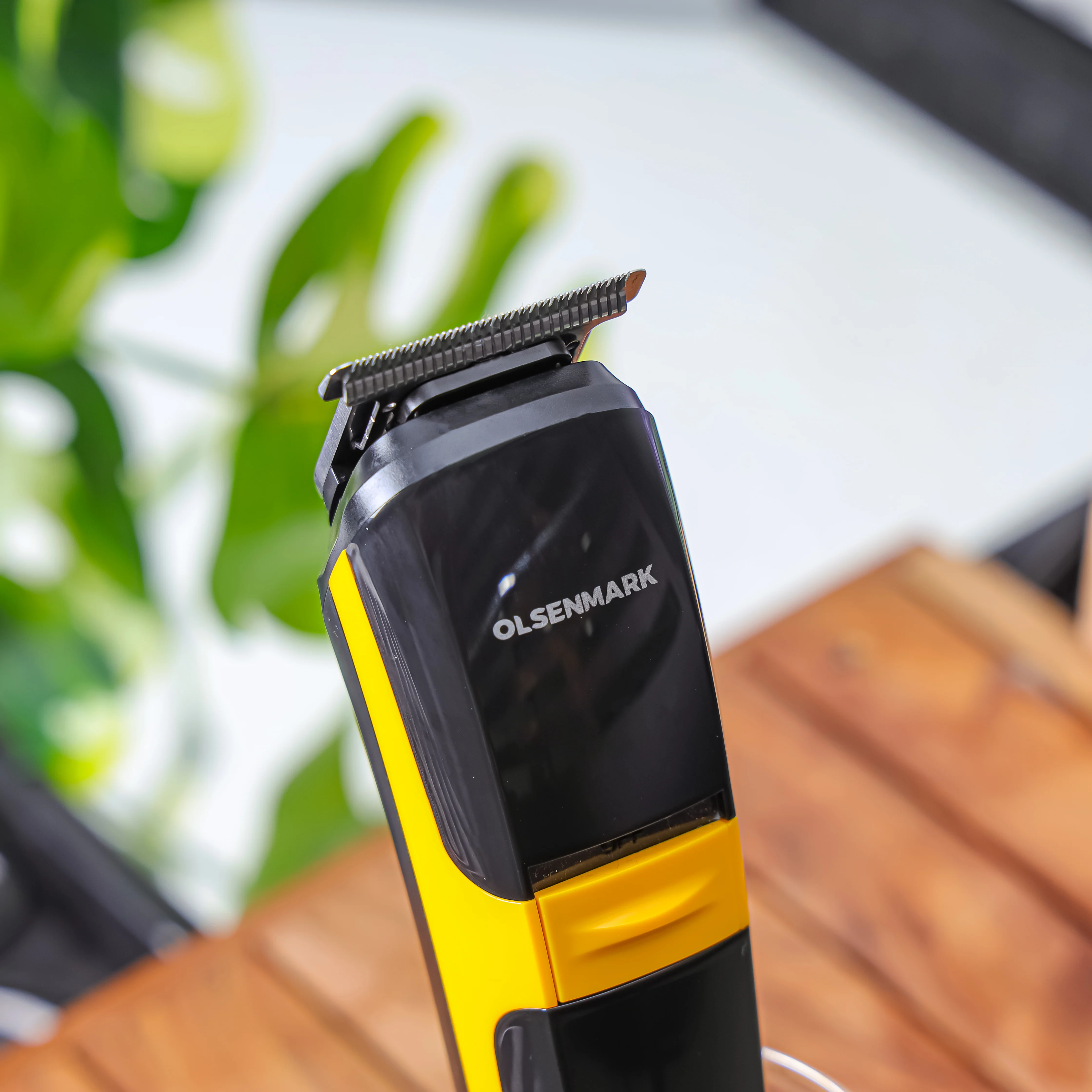 Olsenmark OMTR4114 3 in 1 Men’s Grooming Kit | foil shaver & nose trimmer with T-blade hair trimmer| 600mAh lithium battery, USB charging and up to 120 min use| - Image 4