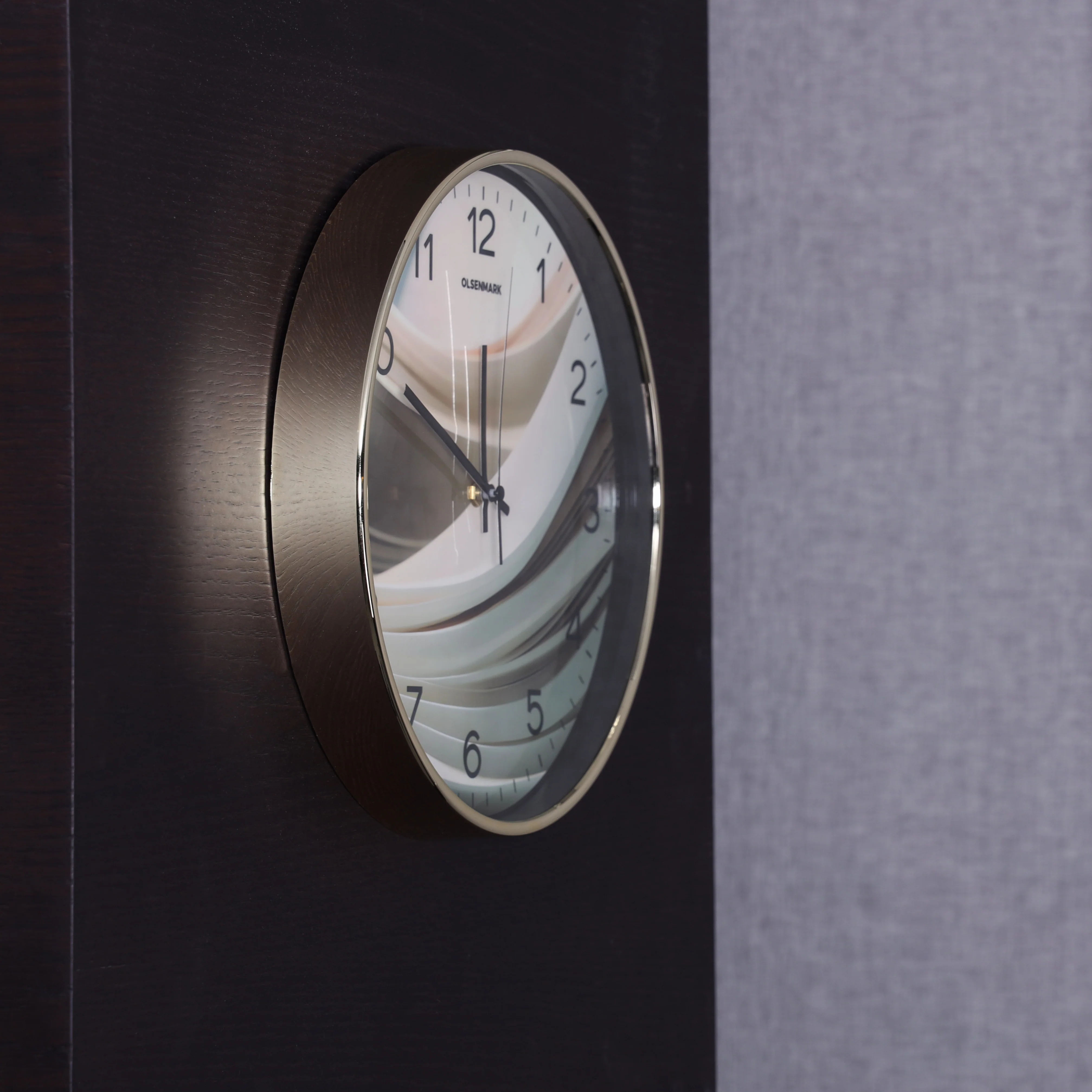 Olsenmark OMWC1916 Modern Decorative Wall Clock| silent quartz movement ensures accurate timekeeping| clear easy-read numerals & stylish design for home or office décor| - Image 3