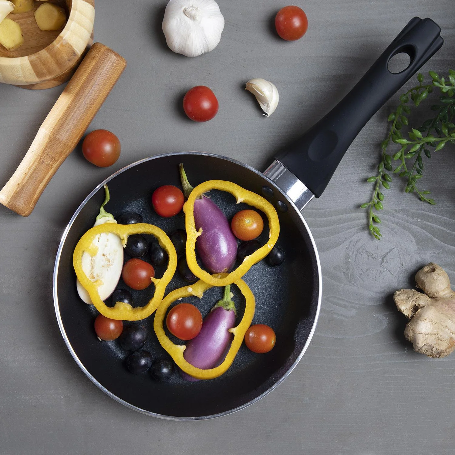 Royalford RF1259FP20 20cm Non-Stick Flat Fry Pan| 3-layer coating, 3mm body with even heat & multi-hob compatibility| PFOA-Free & Lead-Free and Dishwasher Safe| - Image 4