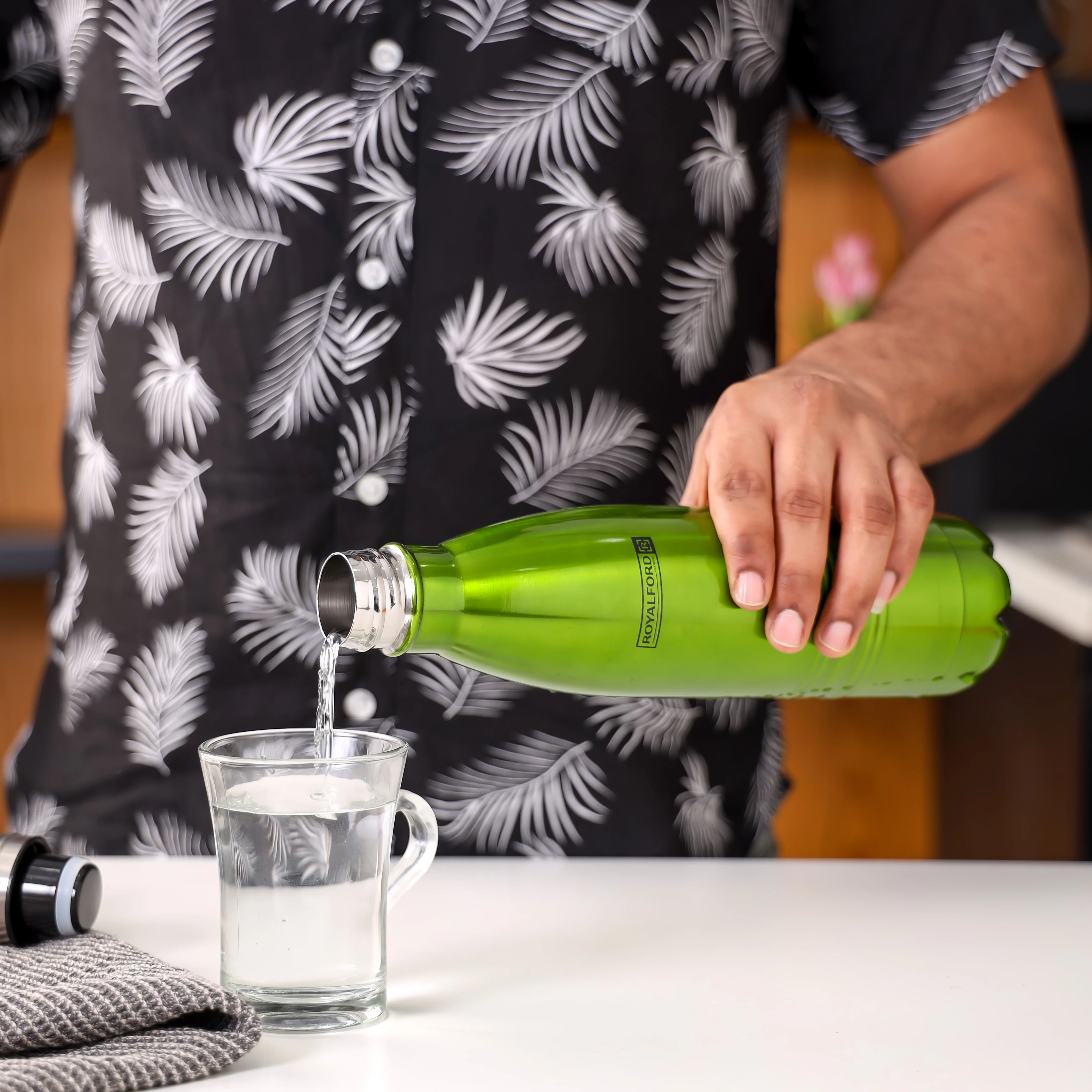 Royalford RF5769GR 500ml Vacuum Bottle | featuring double-wall stainless steel insulation & leak-proof design| Durable Design, hot & cold temperature retention| - Image 2