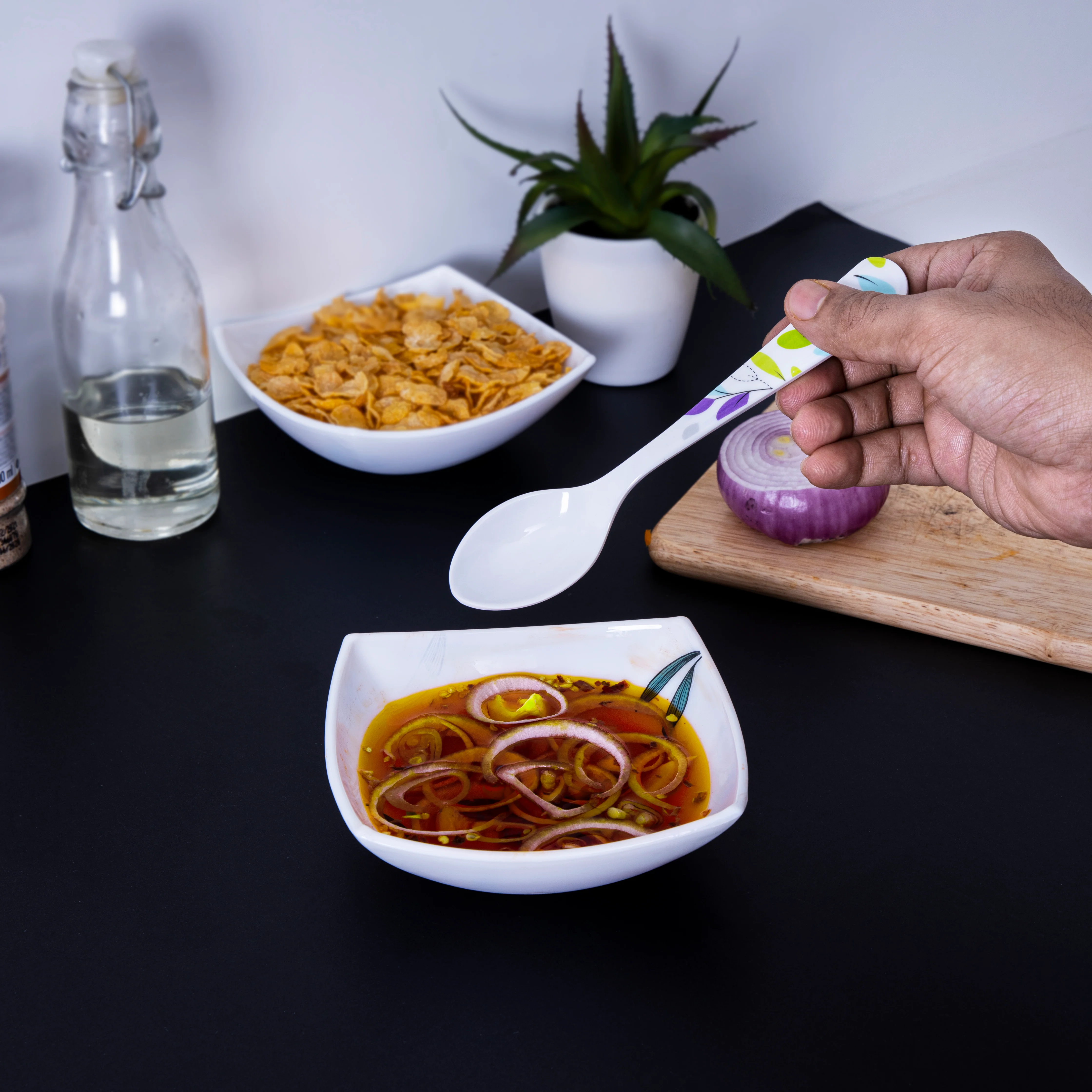Royalford RF7390LF Premium Melamine Tablespoon | Elegant Leaf Design & Heat Resistant Lightweight Serving Spoon| Ergonomic Handle & Break Resistant Kitchenware| - Image 4