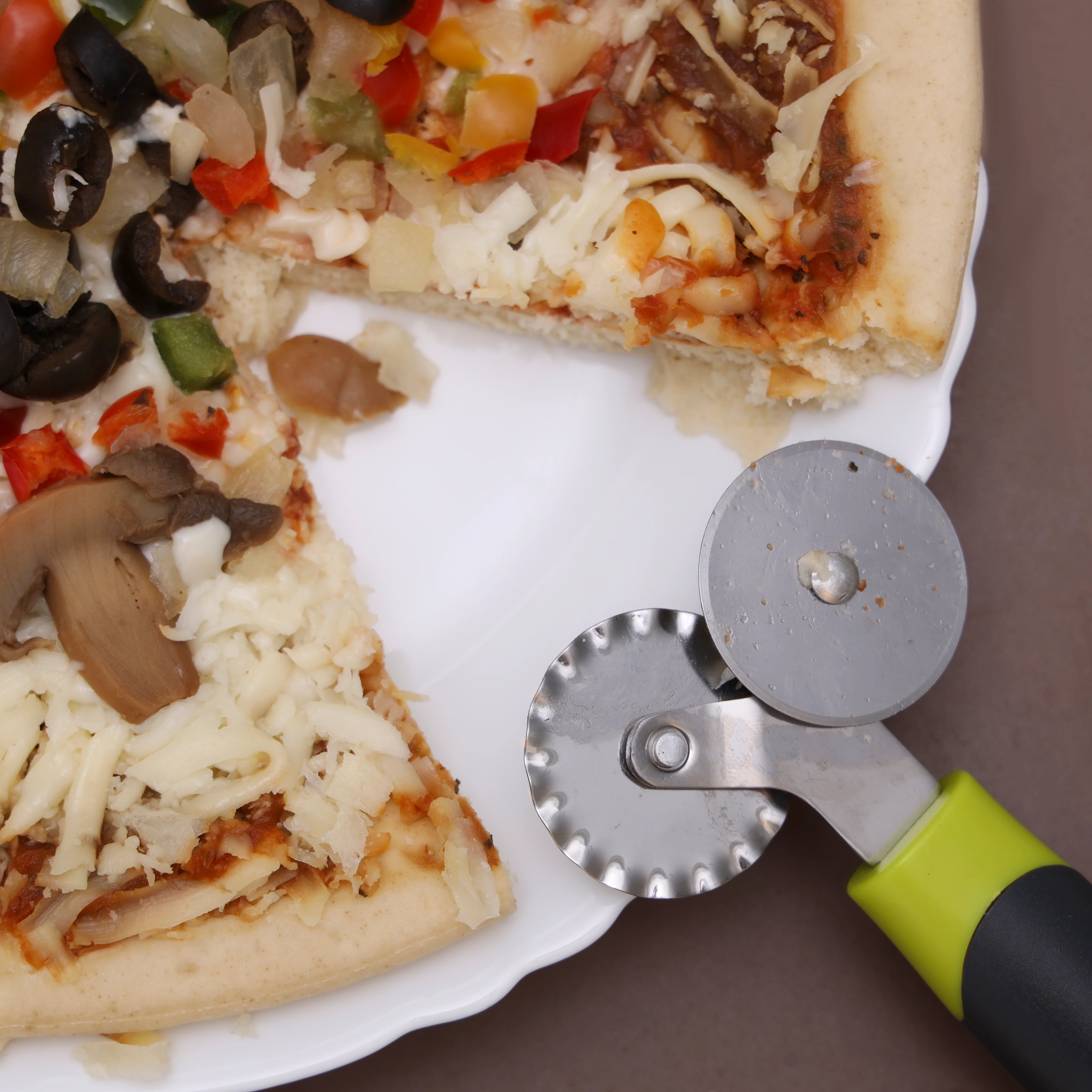 Royalford RF8920 Stainless Steel Pastry Wheeler | Ergonomic ABS Handle & Durable Sharp Cutting Wheel| Dishwasher Safe Design, Easy Dough & Pastry Cutting Tool| - Image 4