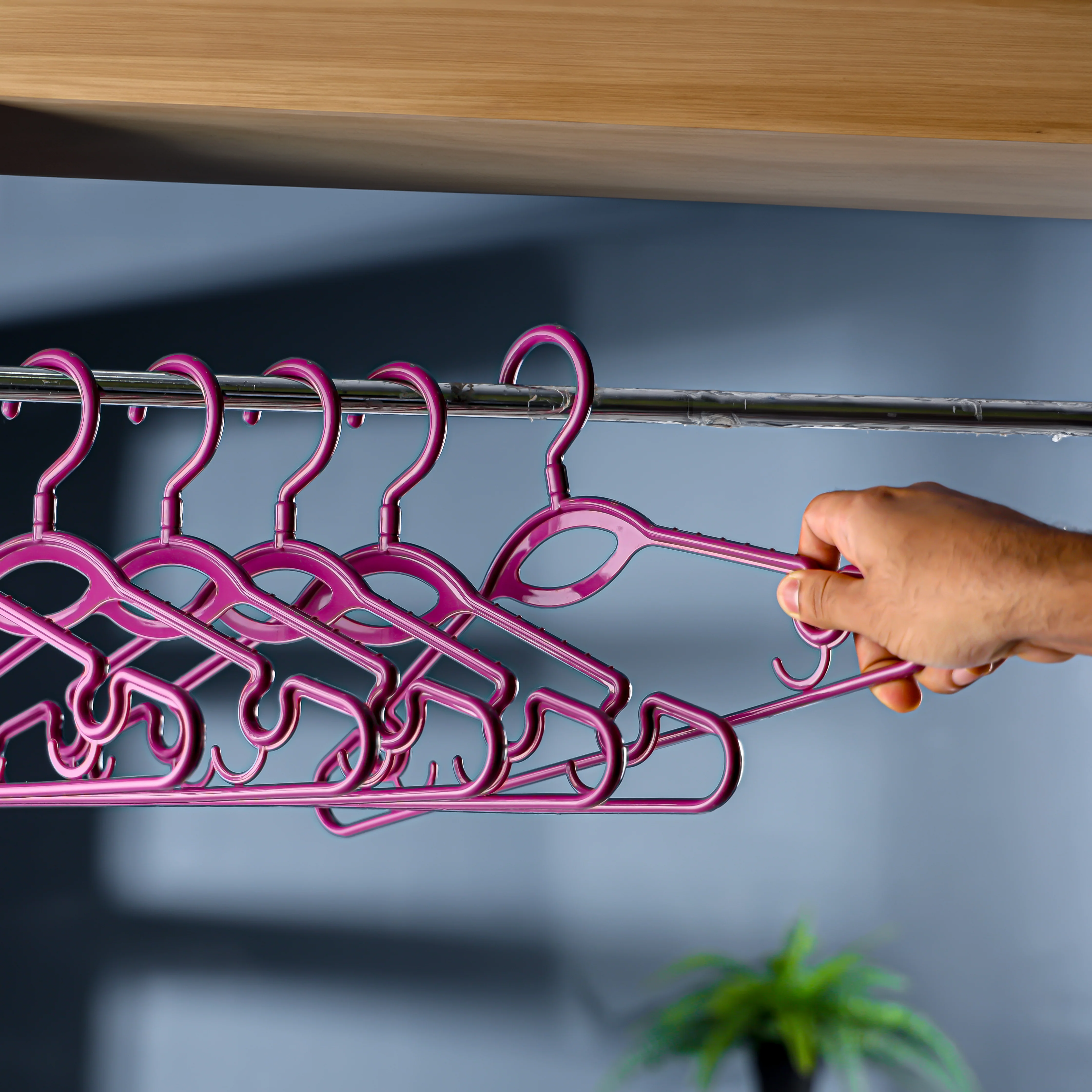 Royalford RF982PN Plastic Clothes Hanger Set| 6 Pcs Durable Lightweight Wardrobe Hangers for Daily Clothing Storage| Space Saving & Strong Hooks for Easy Hanging| - Image 4